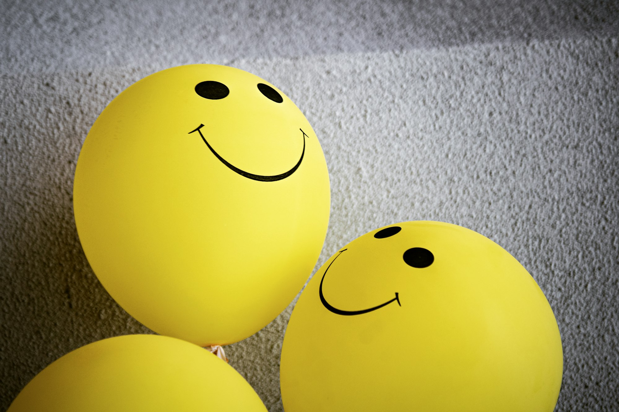 3-ballons-jaune-visage-smiley-sourire